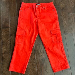 🌟Must Go! Make An Offer!🌟 NWOT Venus Cargo Capris